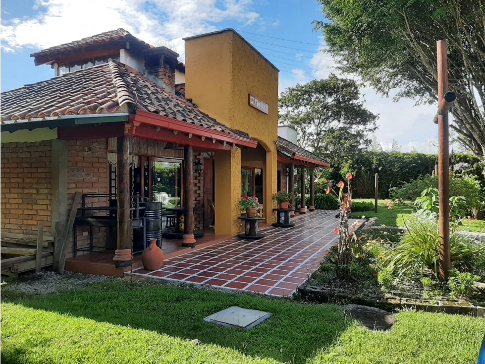 VENDE FINCA CAMPESTRE ÁREA 250 m2 LLANOGRANDE (Antioquia)