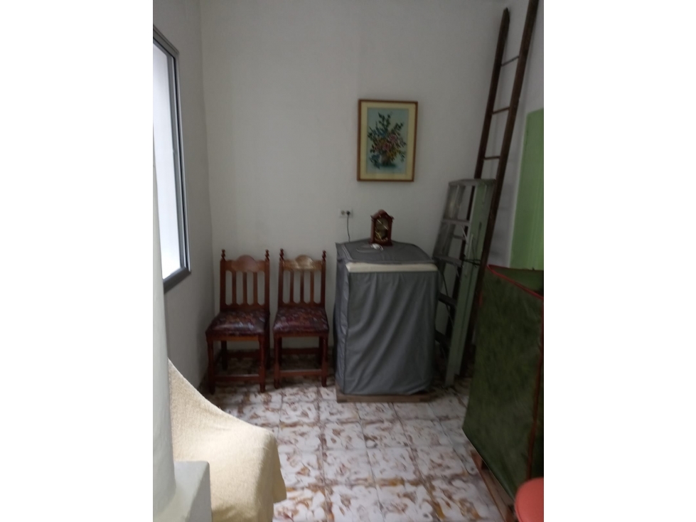 Venta casa en manrique primer piso p.h. bien ubicada.