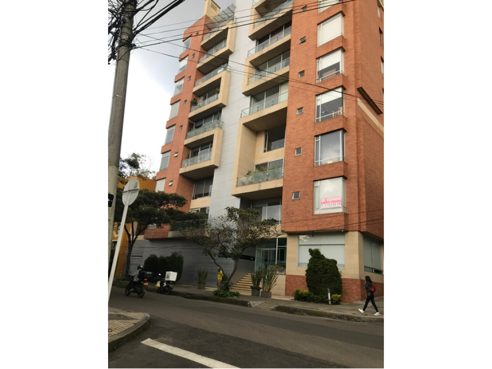 ARRIENDO APTO ZONA G 154 M2 PISO 7 EXTERIOR 3 HABITACIONES CON BAÑO