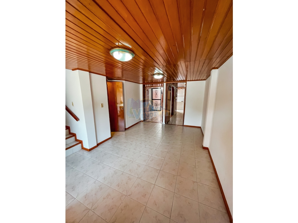 Casa ubicada En Condominio en seguida de viva