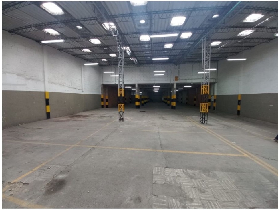 BODEGA EN ARRIENDO EN BOGOTA- Alamos 640 M2