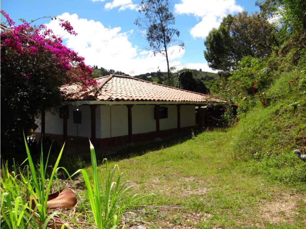 Finca en el Peñol Antioquia con acceso al embalse FR