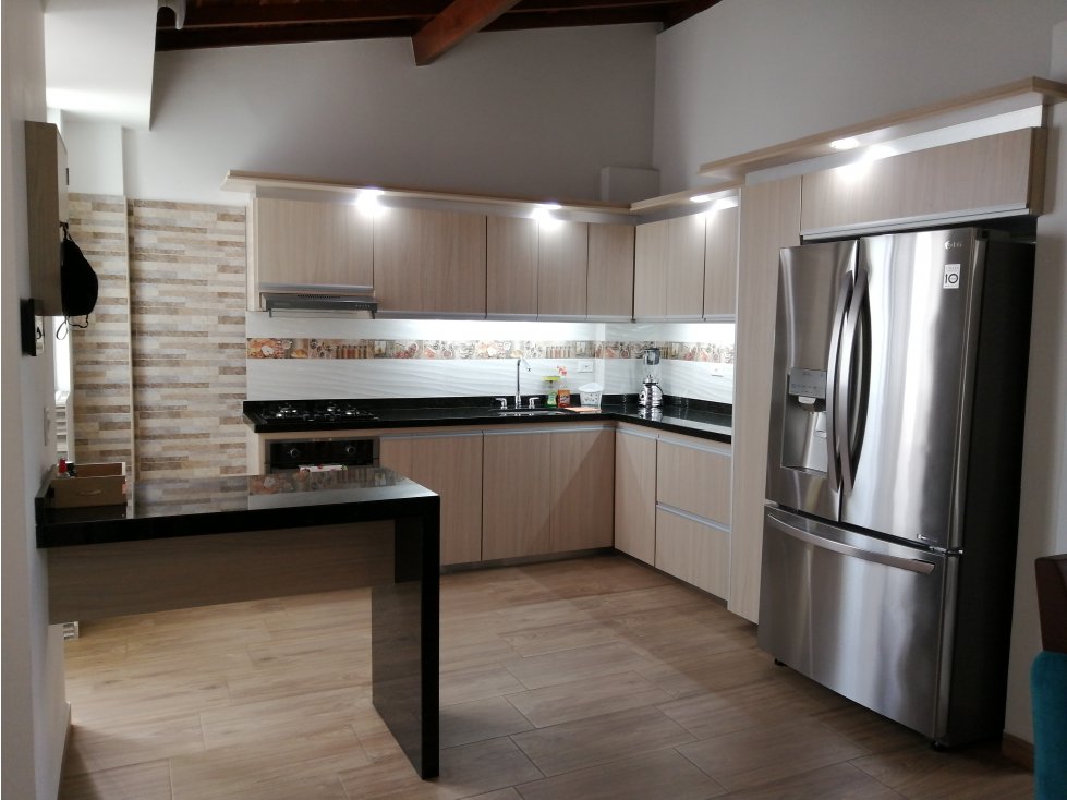 MODERNO APARTAMENTO DUPLEX 162 M2  (PISO  3-4)  CON  PARQUEADERO