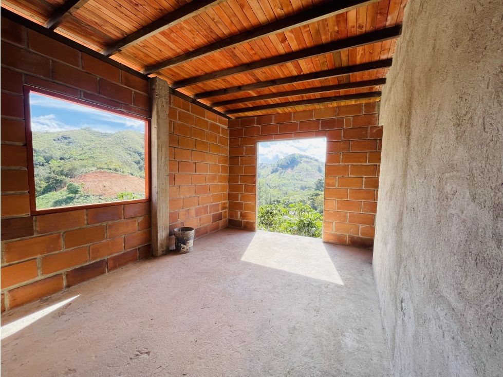 Finca de 15.000m2 con casa por terminar en San Roque, Antioquia