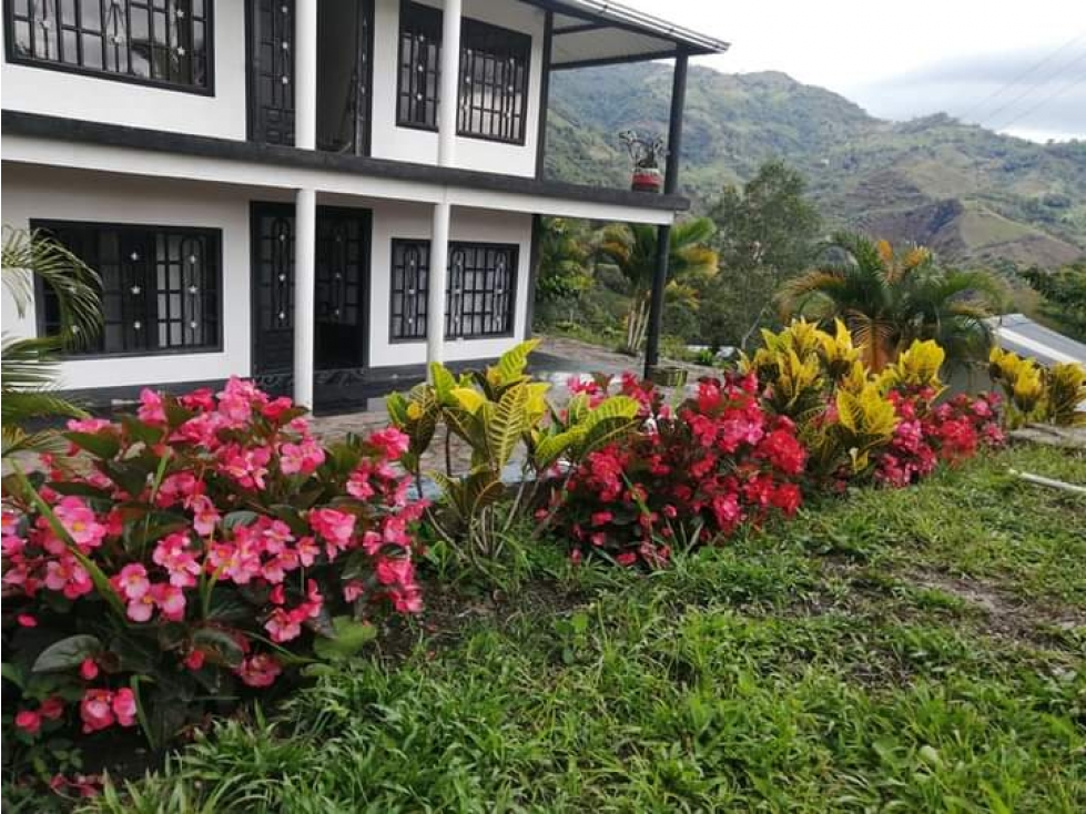 Se vende gran finca en Cundinamarca