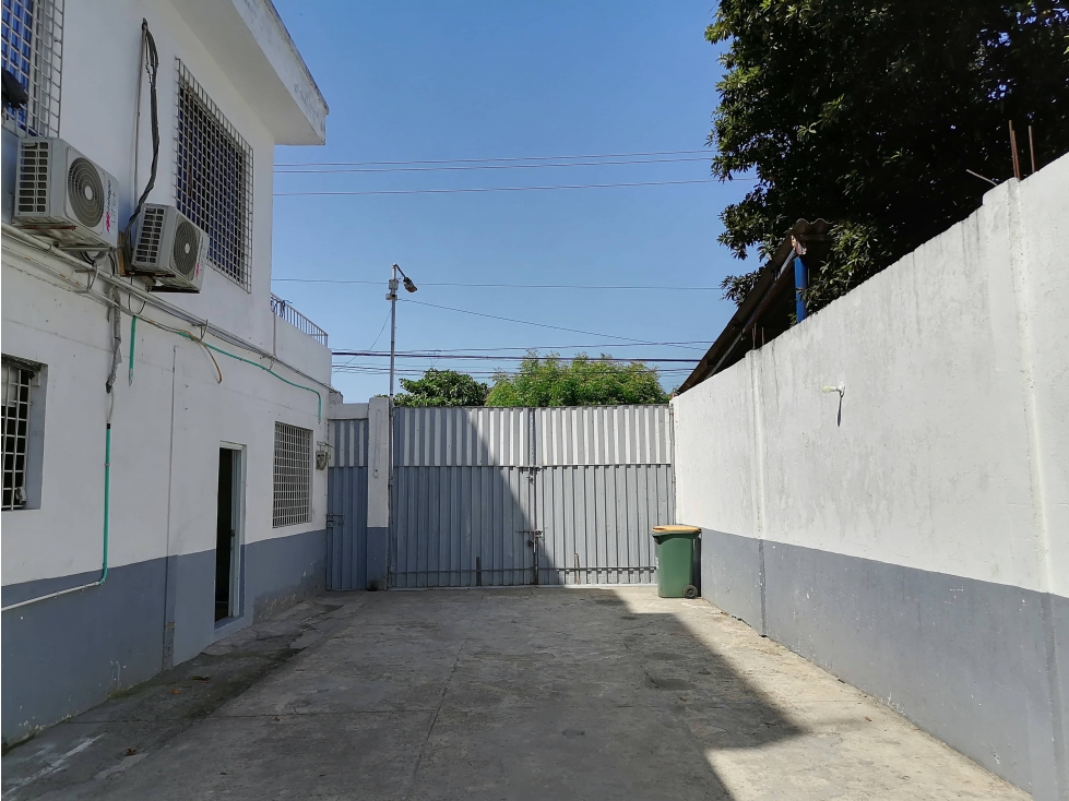 Cartagena Arriendo Bodega con Apartamentos en Brucelas