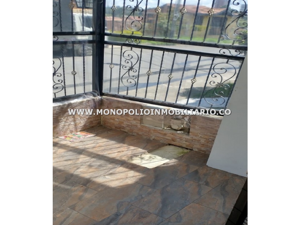 CASA UNIFAMILIAR EN VENTA - SECTOR SAN NICOLAS, RIONEGRO COD: 24868