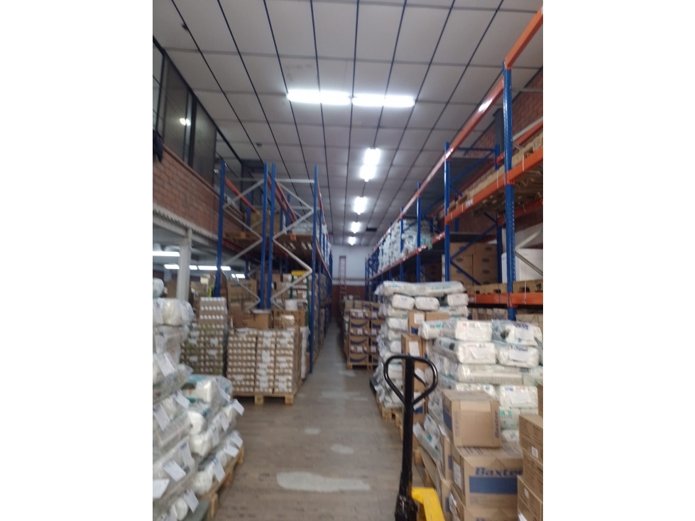 SESE VENDE BODEGA EN CAMBULOS DE 500 M2 PARA INVERSION ESTA ALQUILADA