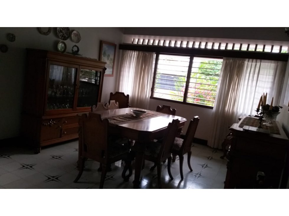 se vende hermosa casa en el B/ RECREO MONTERIA