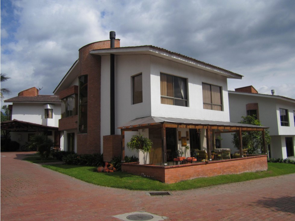 CASA EN VENTA EN CONJUNTO EL TREBOL