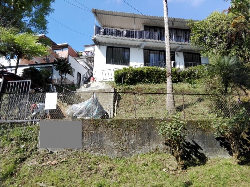 CASA PARA LA VENTA  CON 3 RENTAS SECTOR EL TOPACIO