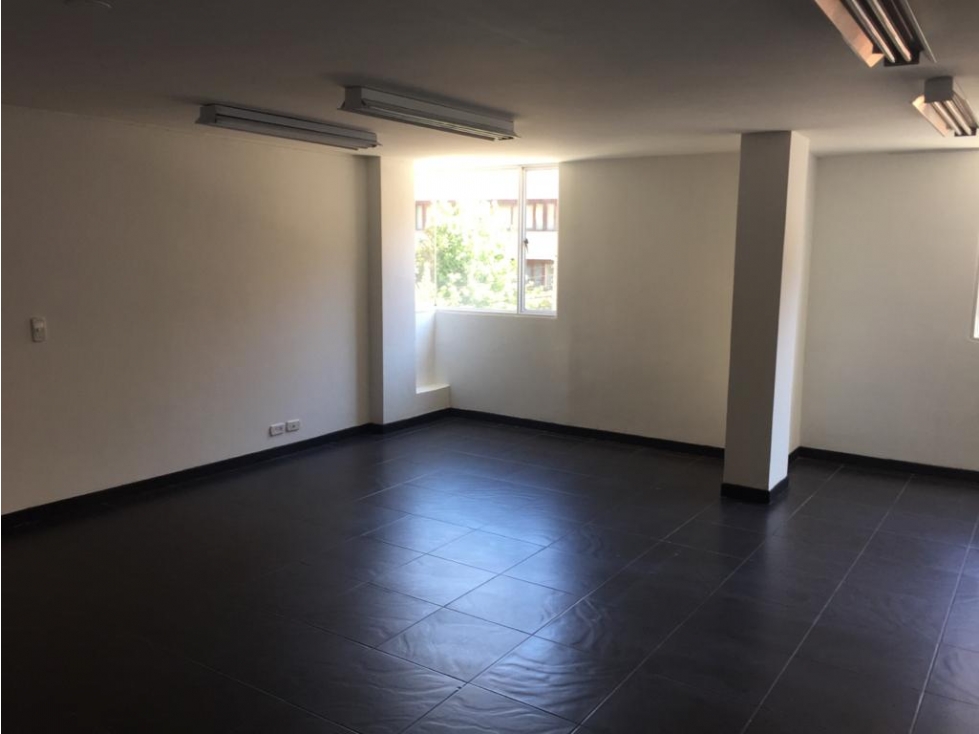 Oficina arriendo de 200 m2 en la Calle 73 abajo de la 7