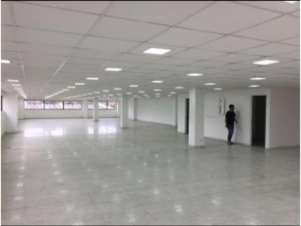 ALQUILO EDIFICIO EMPRESARIAL/VARIOS EN COMPLEJO CIAL  MODELIA BTA-LC