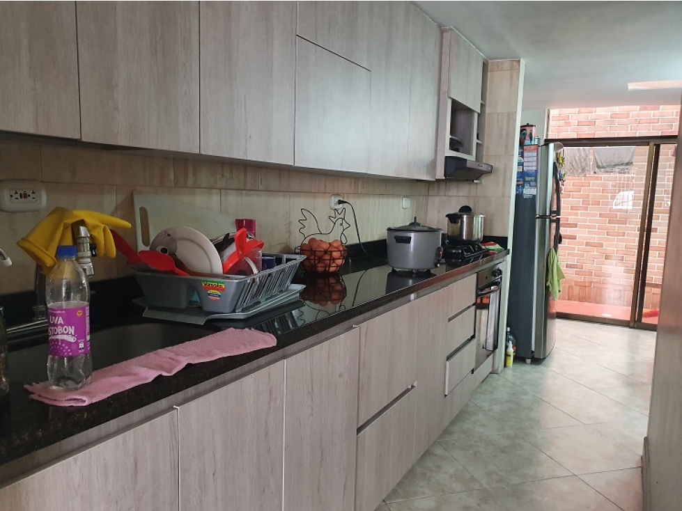 CASA EN VENTA BUENOS AIRES MIRAFLORES 3 NIVELES 100 MT²