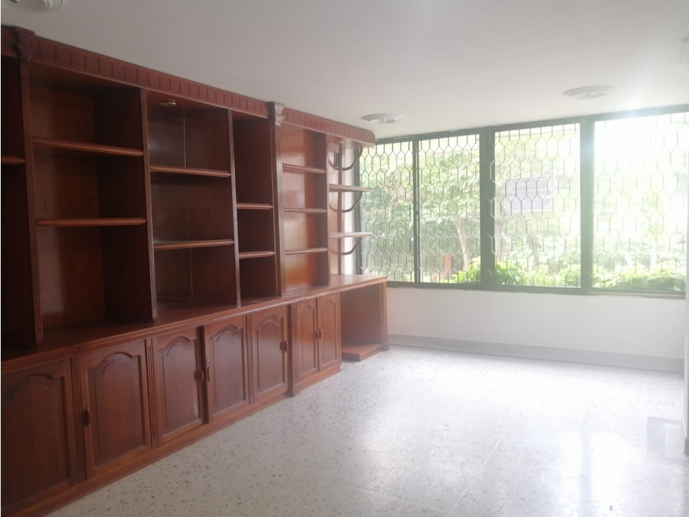 ARRIENDO HERMOSO Y AMPLIO  APARTAMENTO  EN ALTOS DE RIOMAR