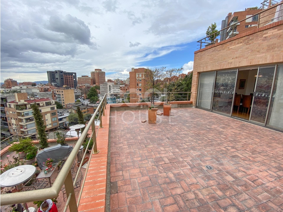 Apartamento con terraza en venta en Chapinero Alto