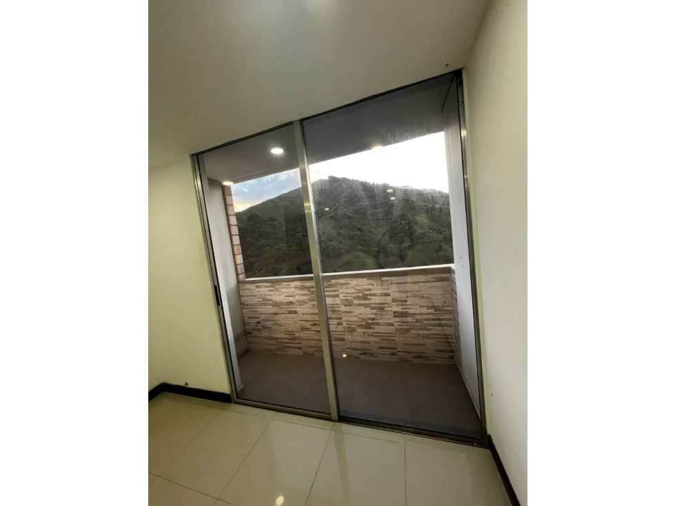 Venta de apartamento en La Loma de los Bernal, Medellín