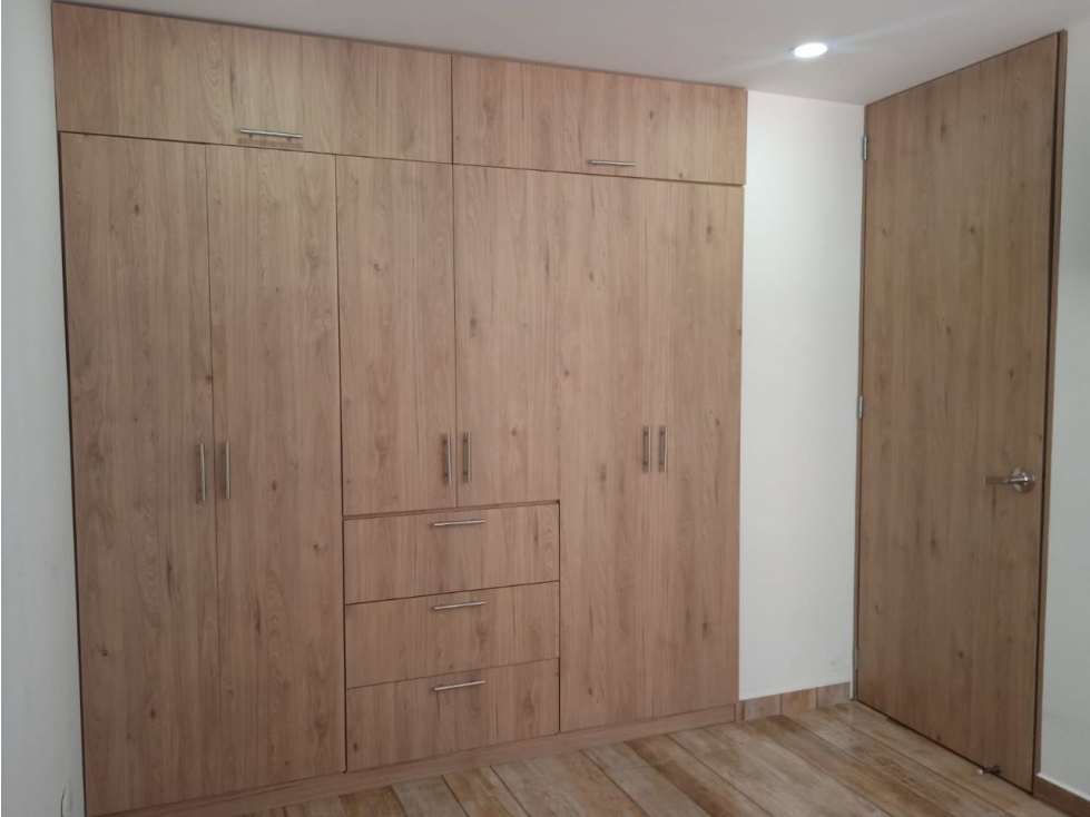 Arriendo apartaestudio, excelente ubicación.