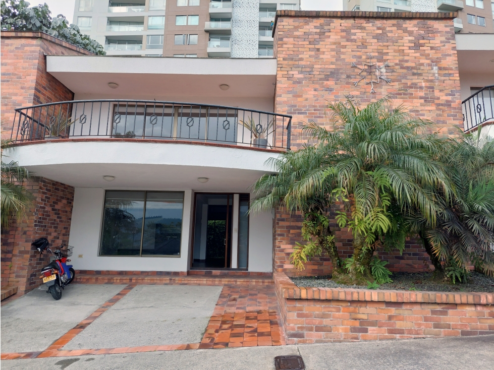 HERMOSA CASA EN CONJUNTO CERRADO BARRIO PALERMO