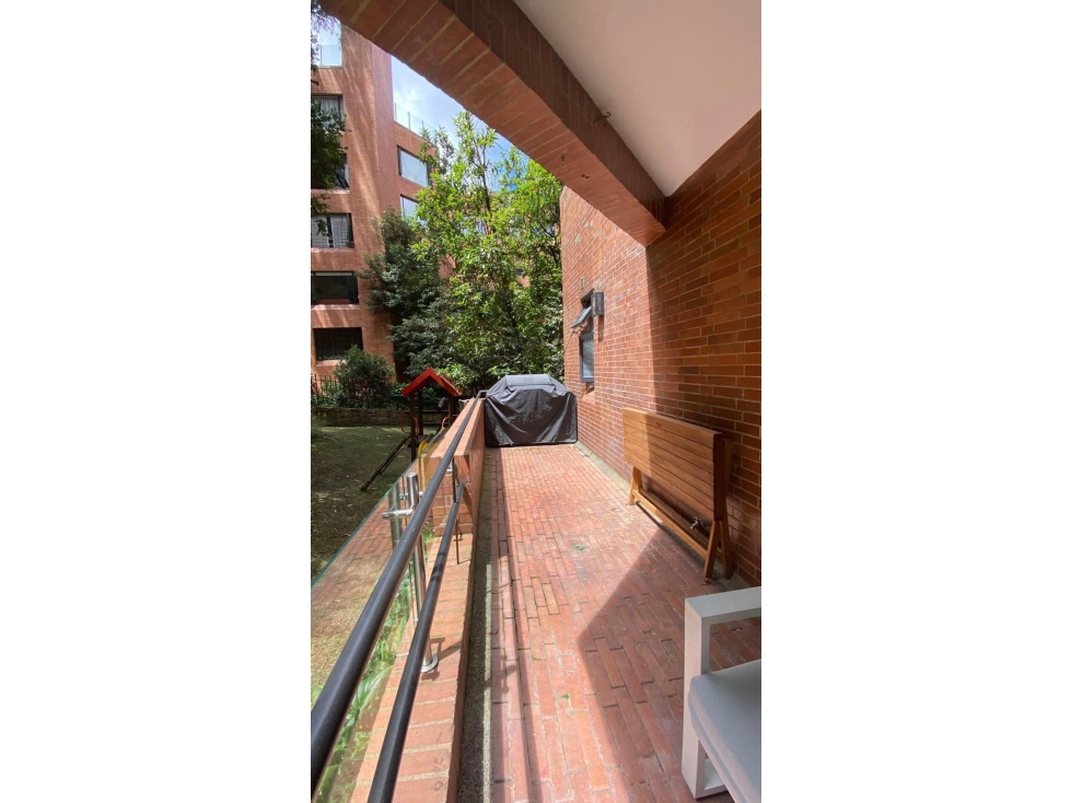 VENTA APARTAMENTO EN BOSQUE MEDINA  CON TERRAZA -REMODELADO