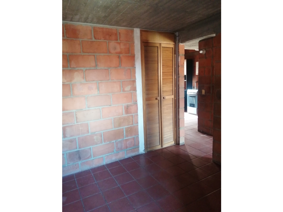 Arriendo apartamento de 4 alcobas en Bello Bucaros.