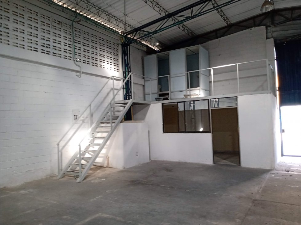 Arriendo Bodega de 500 metros en la Circunvalar- Barranquilla