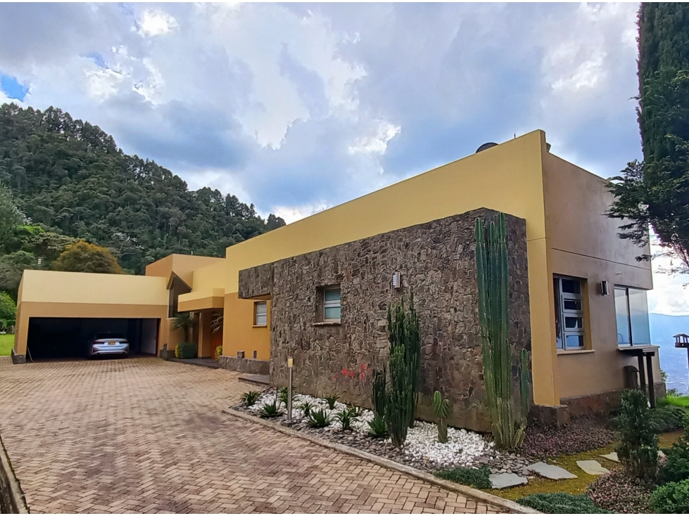 CASA EN MEDELLÍN - ALTOS DEL POBLADO