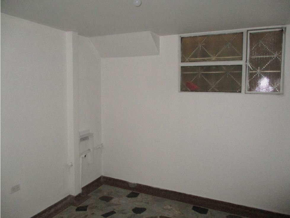 SE ARRIENDA LOCAL COMERCIAL PISO 2