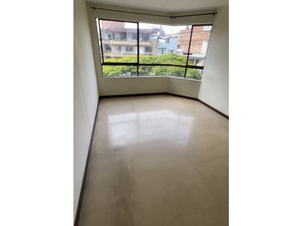 VENDO APARTAMENTO COMPLETAMENTE REFORMADO EN LA AMERICA