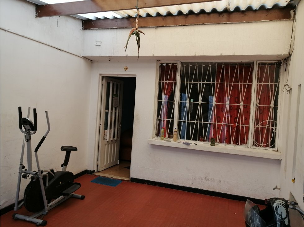 SE VENDE CASA AMPLIA EN ALAMOS  BOGOTA CUNDINAM