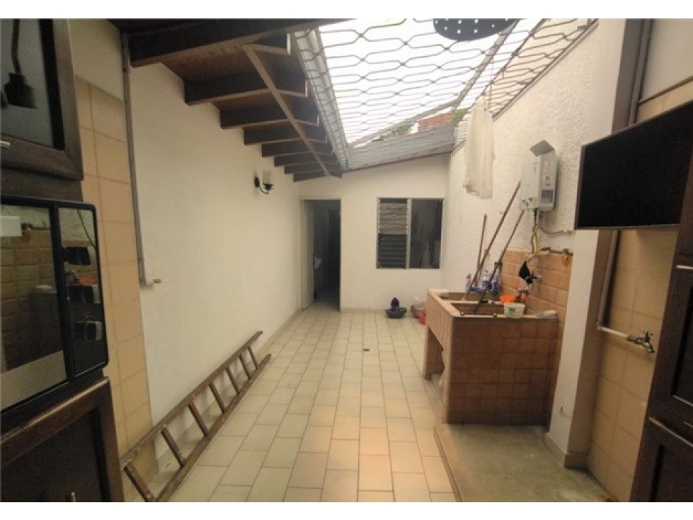 se vende casa comercial en Conquistadores