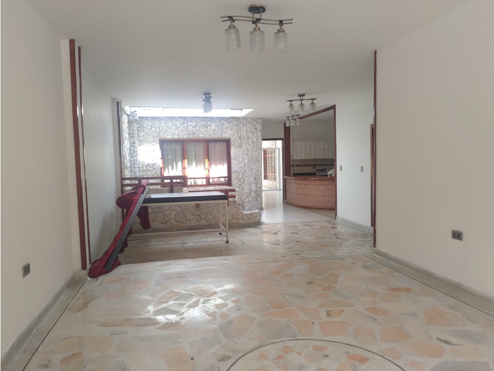 Se vende casa en el barrio el Ingenio ll