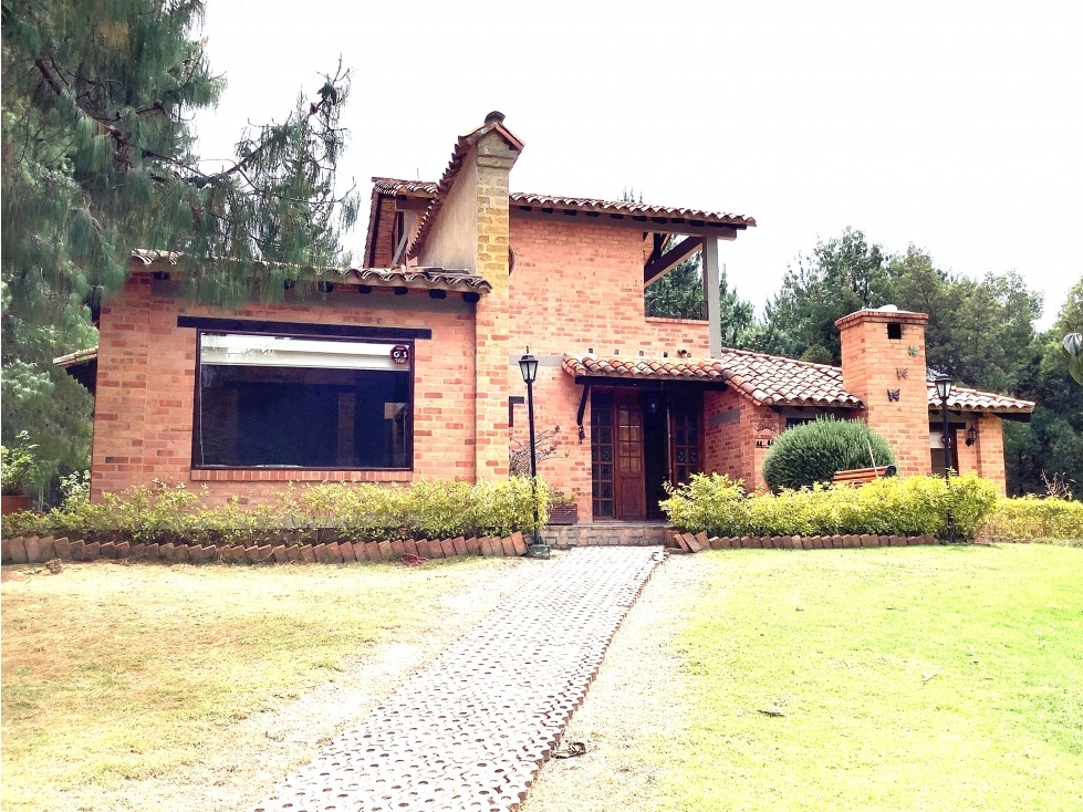 Hermosa Casa campestre en venta en  Sutatausa conjunto cerrado