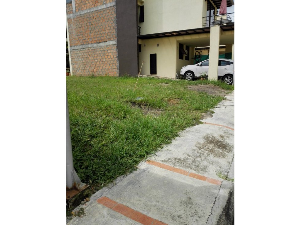 VENDO LOTE EN CONJUNTO PALOS VERDES