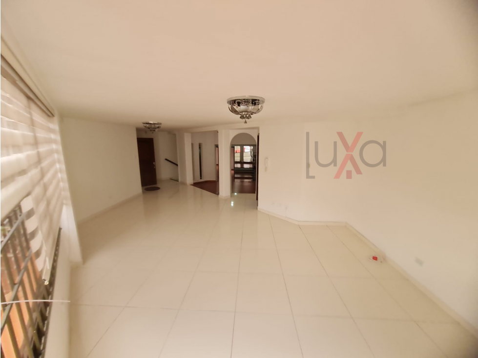 LUXA VENDE APARTAMENTO UBICADO MUY CERCA AL EXITO PANAMERICANA