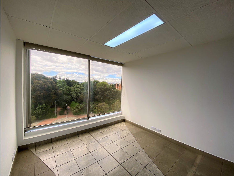 Arriendo oficina con vista   -SAN PATRICIO