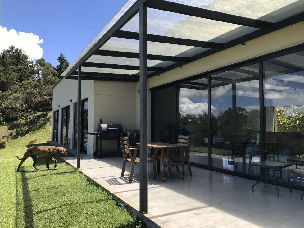 SE VENDE HERMOSA CASA FINCA EN RIONEGRO ANTIOQUIA ? VEREDA ABREITO