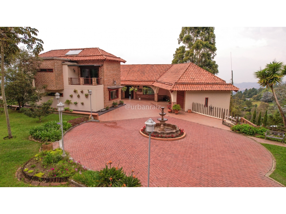 CASA CAMPESTRE CON VISTA  A MEDELLIN EN LAS PALMAS