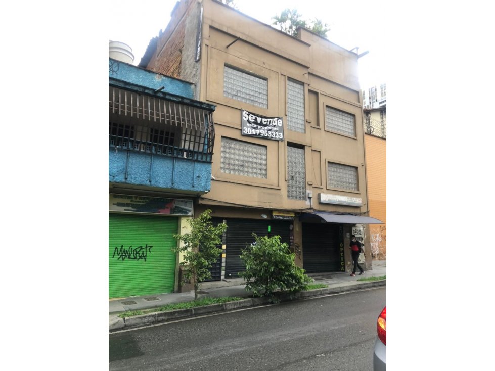 EDIFICIO CENTRO DE MEDELLÍN POR TORRES DE BOMBONA