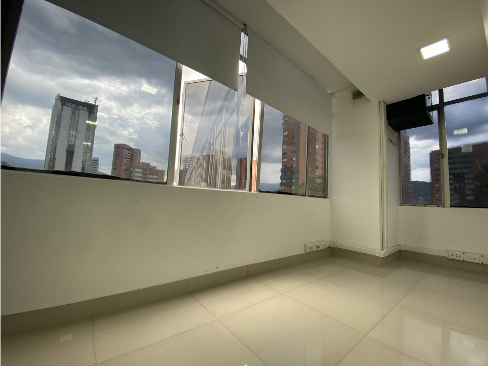 OFICINA EN ARRIENDO - EL POBLADO  P3