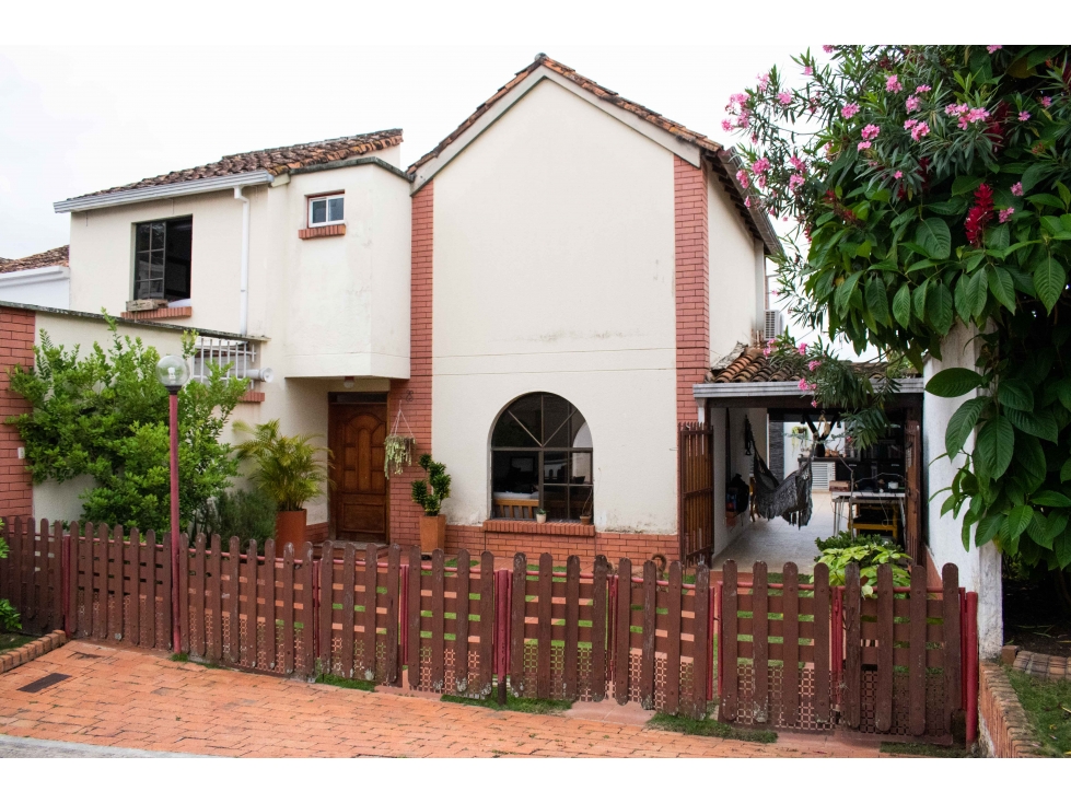 CASA EN VENTA EN QUINTAS DEL CACIQUE 2 LAGOS DEL CACIQUE BUCARAMANGA