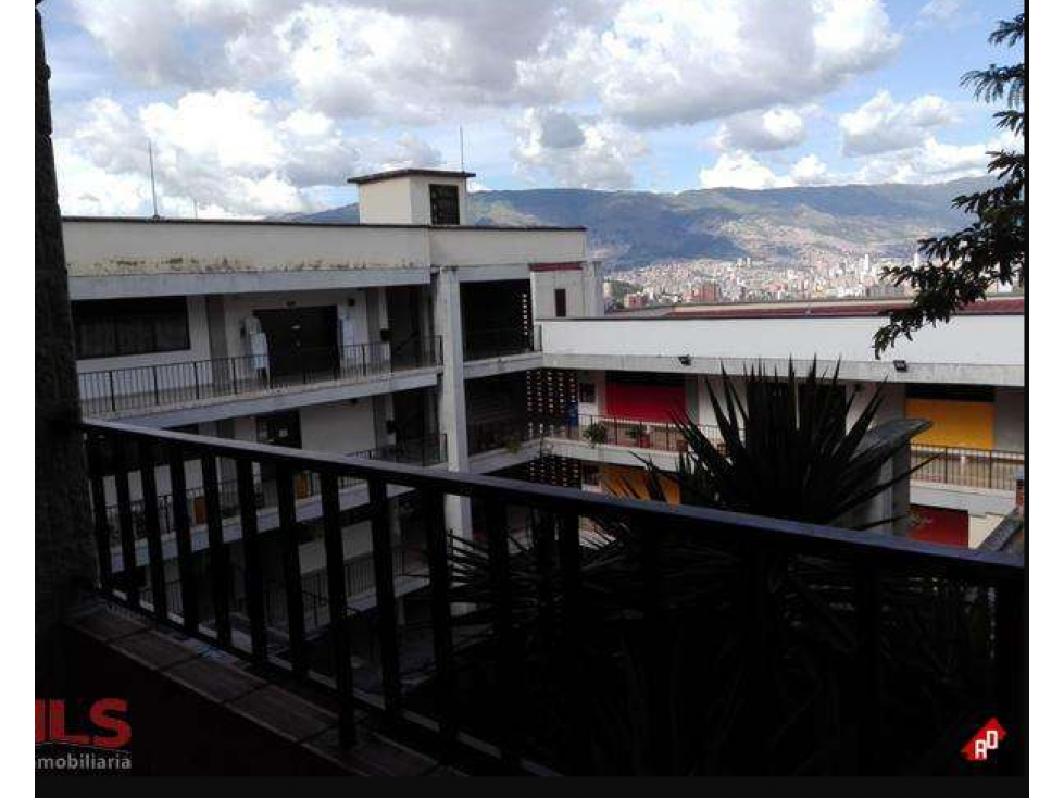 Venta de Casa en Urbanizacion America Real, San Javier, Medellín.