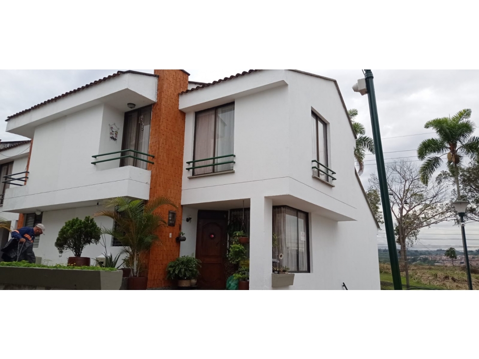 CASA DE DOS PISOS EN VENTA AV SUR EN PEREIRA