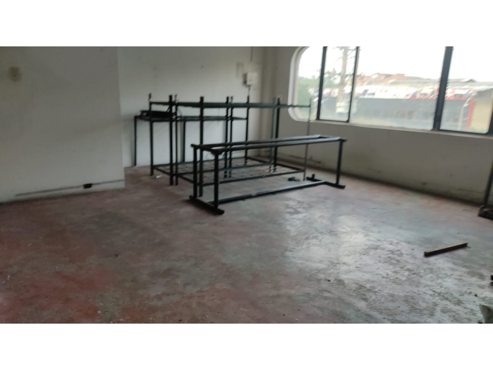 VENDO BODEGA USO INDUSTRIAL DE 2.040 M2 EN GUAYABAL