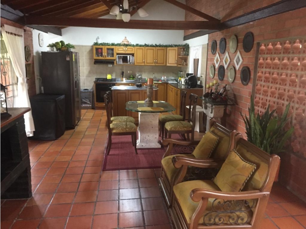 Venta Casa Finca parte Alta Sabaneta. Desocupada. Se Recibe Inmueble