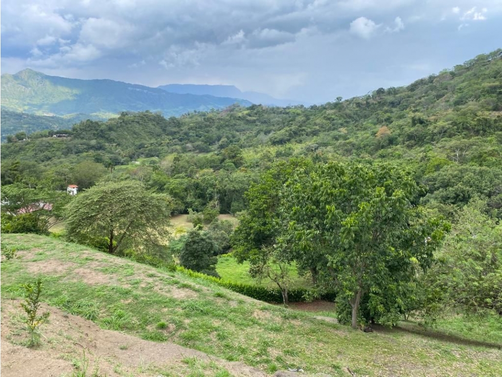 VENDO LOTE DE TERRENO CON DISEÑO ARQUITECTONICO