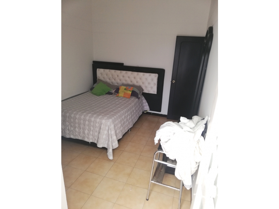 SE VENDE CASA EN LAURELES / CARTAGO VALLE