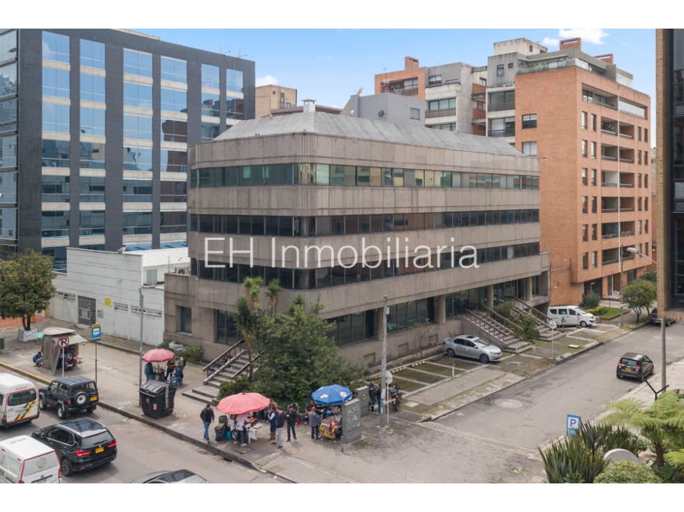 ARRIENDO EDIFICIO 90 CON 17 CHICO  3500 M2  SEMI AMOBLADO