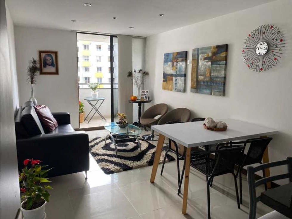 Apartamento en el barrio Laureles con balcón y esquinero dos frentes