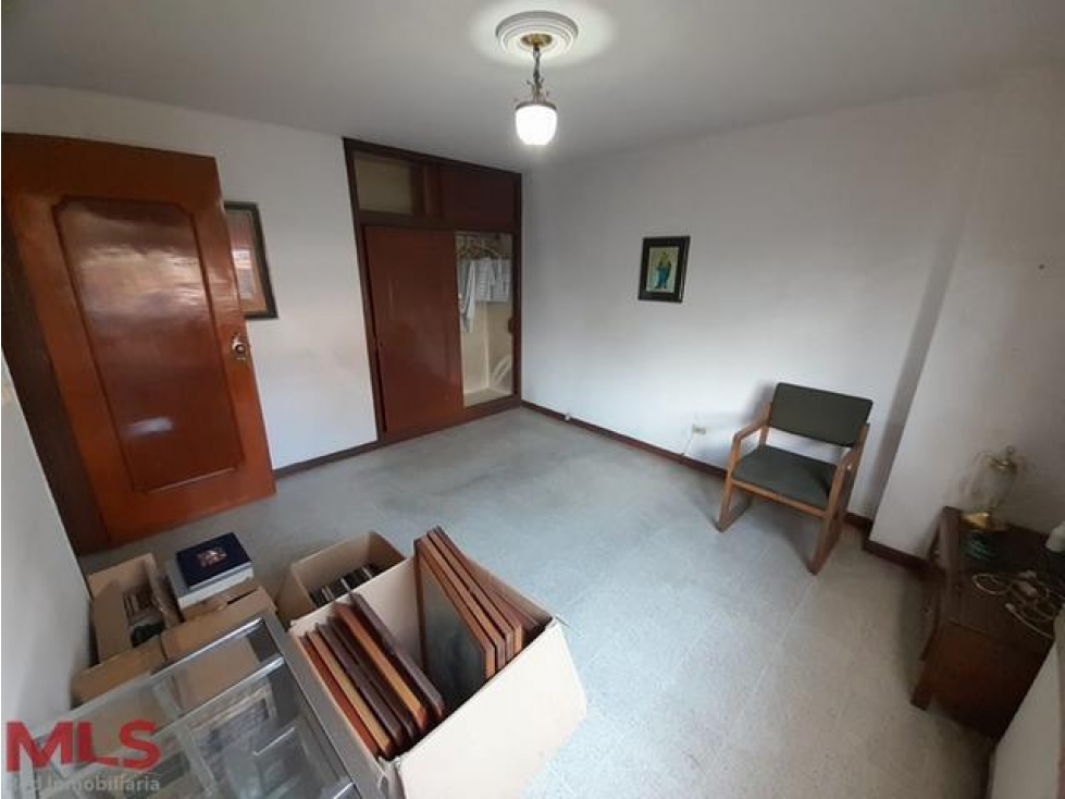 Apartamento para remodelar, en excelente ubicació...(MLS#239507)